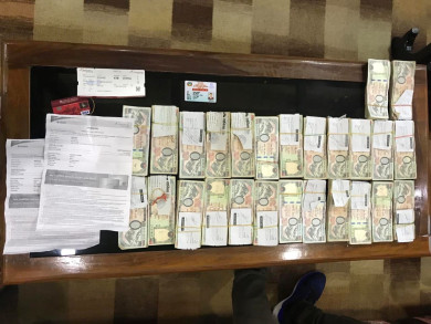 स्रोत नखुलेको २६ लाखसहित विमानस्थलमै पक्राउ परे कर अधिकृत